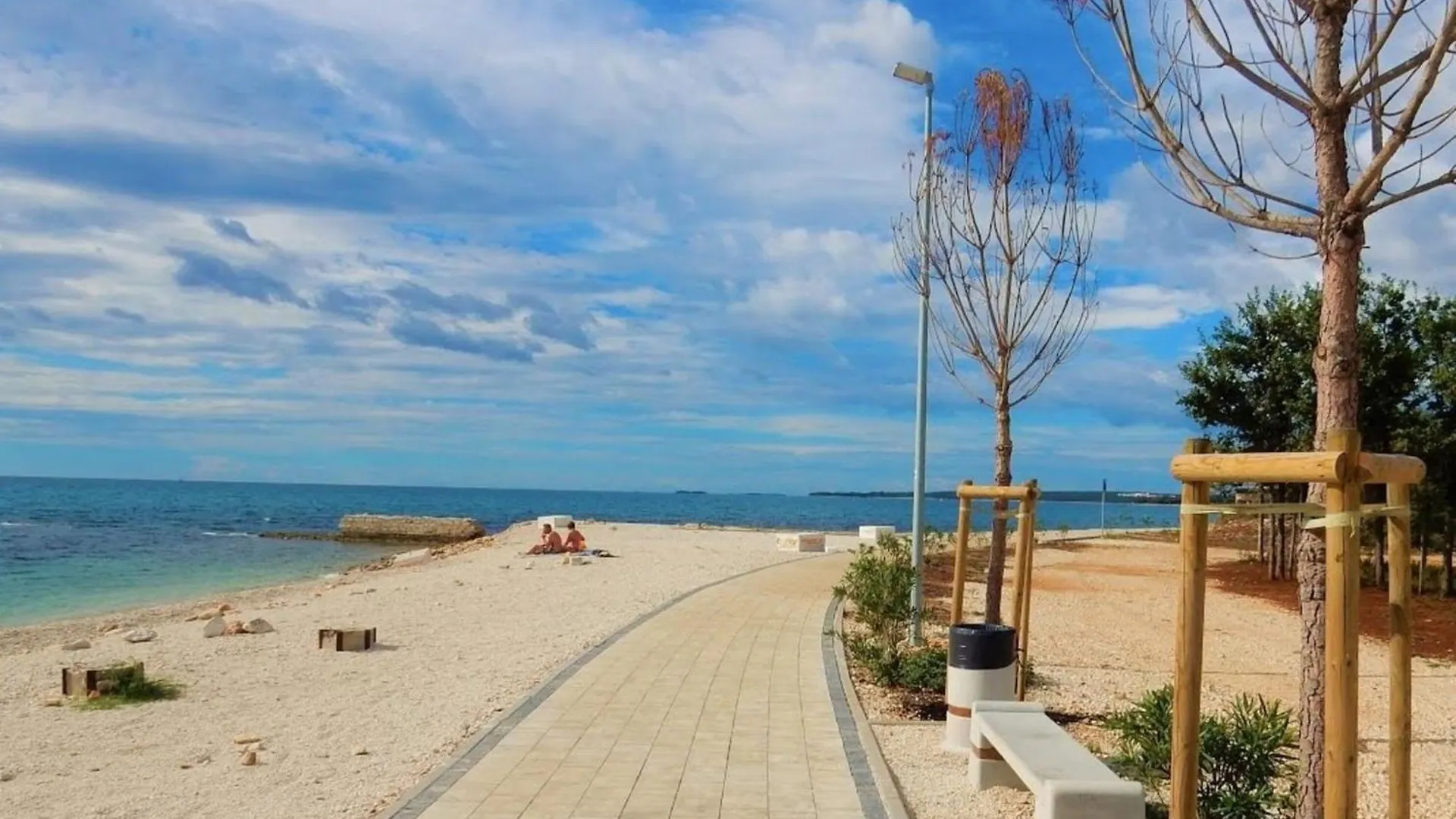 דירות פרוי Cozy Flat With Balcony, Pool Access And Full Amenities